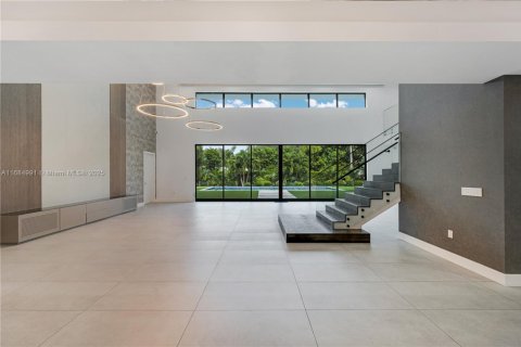 House in Pinecrest, Florida 7 bedrooms, 662.58 sq.m. № 1695855 - photo 12