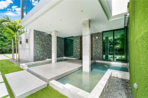 House in Pinecrest, Florida 7 bedrooms, 662.58 sq.m. № 1695855 - photo 8