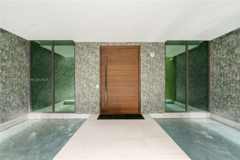 House in Pinecrest, Florida 7 bedrooms, 662.58 sq.m. № 1695855 - photo 10