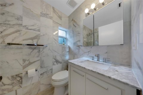 Casa en venta en Miami Springs, Florida, 5 dormitorios, 214.05 m2 № 1839371 - foto 9
