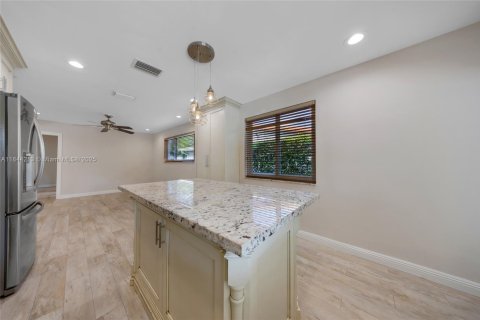 Casa en venta en Miami Springs, Florida, 5 dormitorios, 214.05 m2 № 1839371 - foto 14