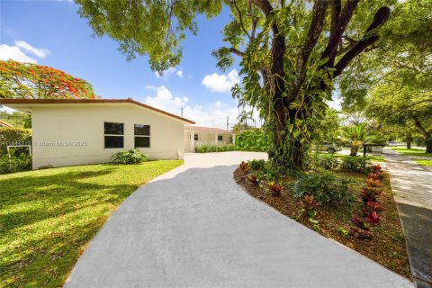 Casa en venta en Miami Springs, Florida, 5 dormitorios, 214.05 m2 № 1839371 - foto 24