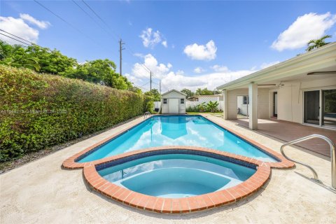 Casa en venta en Miami Springs, Florida, 5 dormitorios, 214.05 m2 № 1839371 - foto 17