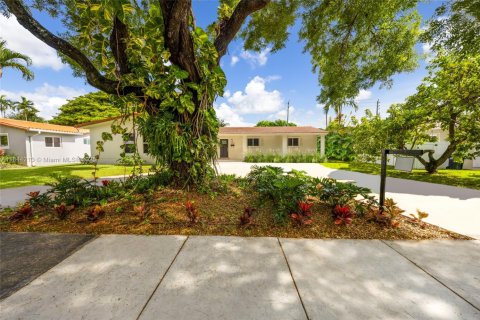 Casa en venta en Miami Springs, Florida, 5 dormitorios, 214.05 m2 № 1839371 - foto 25