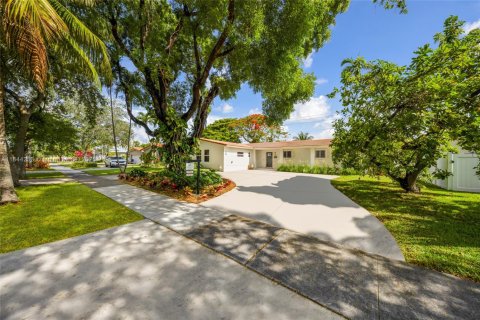 Casa en venta en Miami Springs, Florida, 5 dormitorios, 214.05 m2 № 1839371 - foto 22