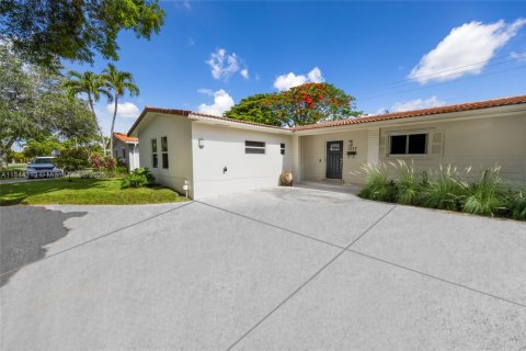 Casa en venta en Miami Springs, Florida, 5 dormitorios, 214.05 m2 № 1839371 - foto 23
