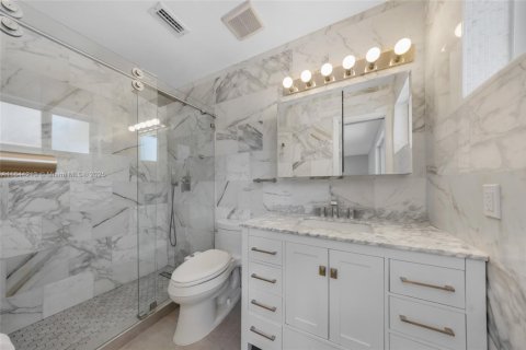 Casa en venta en Miami Springs, Florida, 5 dormitorios, 214.05 m2 № 1839371 - foto 3