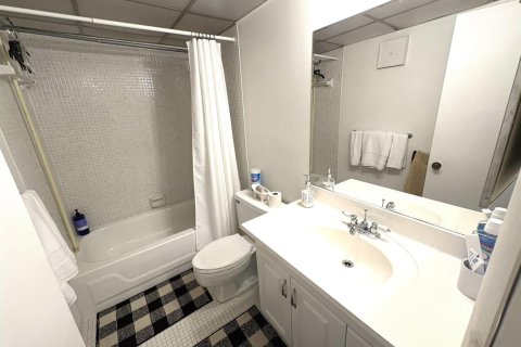 Condo in Tamarac, Florida, 2 bedrooms  № 2188165 - photo 8