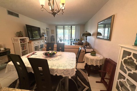 Condo in Tamarac, Florida, 2 bedrooms  № 2188165 - photo 5