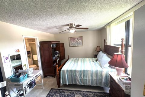 Condo in Tamarac, Florida, 2 bedrooms  № 2188165 - photo 9