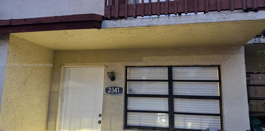 Condominio en Hialeah, Florida, 2 dormitorios № 1809458