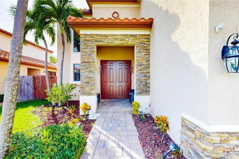 Casa en venta en Homestead, Florida, 5 dormitorios, 343.37 m2 № 2009186 - foto 3