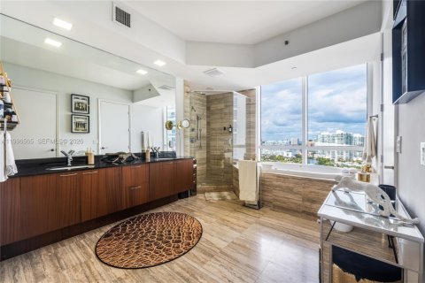 Condo in Sunny Isles Beach, Florida, 3 bedrooms № 2145927 - photo 20