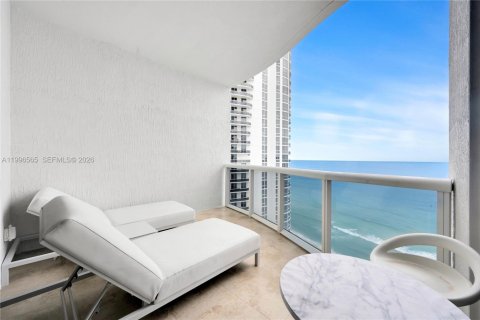 Condo in Sunny Isles Beach, Florida, 3 bedrooms № 2145927 - photo 2