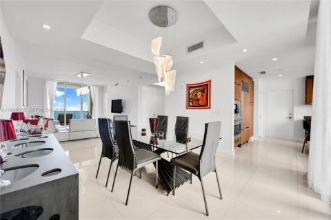 Condo in Sunny Isles Beach, Florida, 3 bedrooms № 2145927 - photo 11