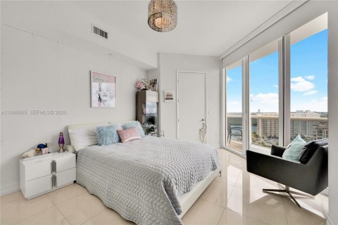 Condo in Sunny Isles Beach, Florida, 3 bedrooms № 2145927 - photo 24