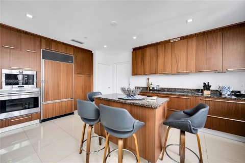 Condo in Sunny Isles Beach, Florida, 3 bedrooms № 2145927 - photo 13