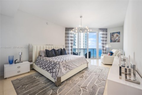 Condo in Sunny Isles Beach, Florida, 3 bedrooms № 2145927 - photo 16
