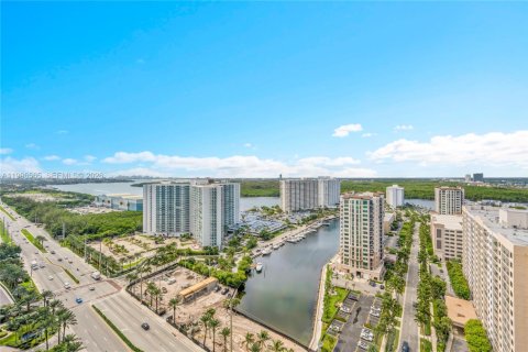 Condo in Sunny Isles Beach, Florida, 3 bedrooms № 2145927 - photo 14
