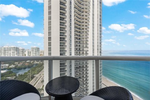 Condo in Sunny Isles Beach, Florida, 3 bedrooms № 2145927 - photo 18