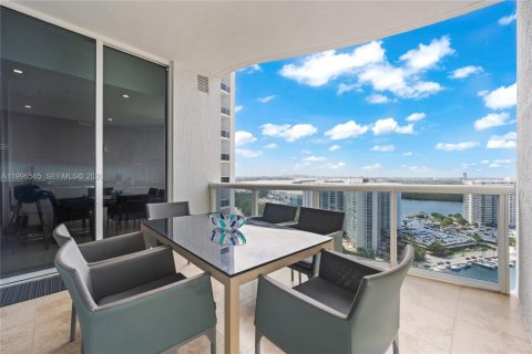 Condo in Sunny Isles Beach, Florida, 3 bedrooms № 2145927 - photo 15
