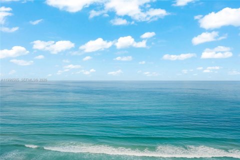 Condo in Sunny Isles Beach, Florida, 3 bedrooms № 2145927 - photo 3