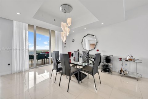 Condo in Sunny Isles Beach, Florida, 3 bedrooms № 2145927 - photo 9