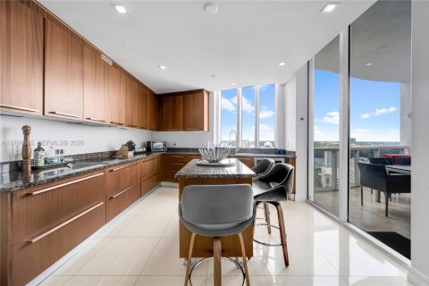 Condo in Sunny Isles Beach, Florida, 3 bedrooms № 2145927 - photo 12
