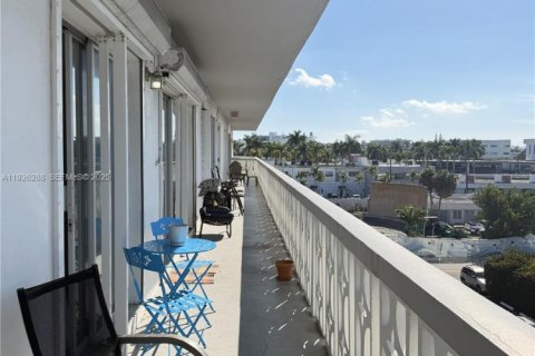 Copropriété à louer à Bay Harbor Islands, Floride: 1 chambre, 86.31 m2 № 1986495 - photo 15