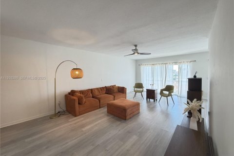 Copropriété à louer à Bay Harbor Islands, Floride: 1 chambre, 86.31 m2 № 1986495 - photo 5