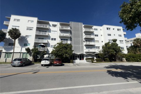 Copropriété à louer à Bay Harbor Islands, Floride: 1 chambre, 86.31 m2 № 1986495 - photo 3