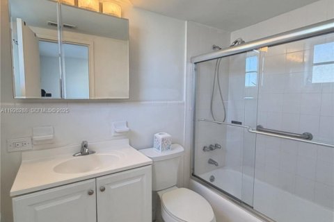 Copropriété à louer à Bay Harbor Islands, Floride: 1 chambre, 86.31 m2 № 1986495 - photo 14