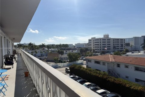 Copropriété à louer à Bay Harbor Islands, Floride: 1 chambre, 86.31 m2 № 1986495 - photo 16