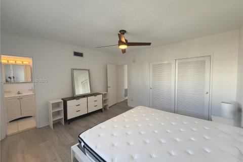 Copropriété à louer à Bay Harbor Islands, Floride: 1 chambre, 86.31 m2 № 1986495 - photo 13