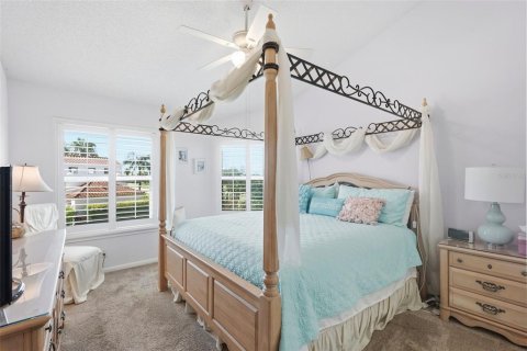 Condo in Saint Petersburg, Florida, 2 bedrooms  № 2149083 - photo 12