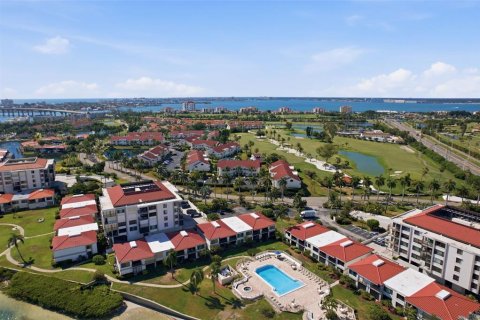 Condo in Saint Petersburg, Florida, 2 bedrooms  № 2149083 - photo 25