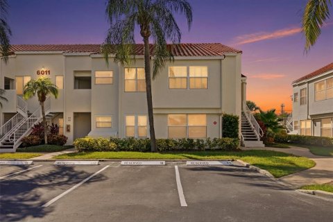 Condo in Saint Petersburg, Florida, 2 bedrooms  № 2149083 - photo 23