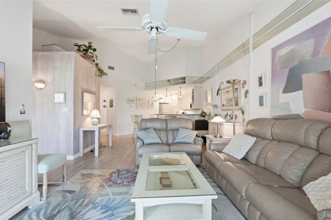 Condo in Saint Petersburg, Florida, 2 bedrooms  № 2149083 - photo 11