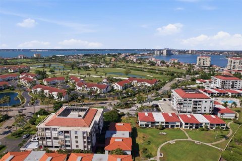 Condo in Saint Petersburg, Florida, 2 bedrooms  № 2149083 - photo 26