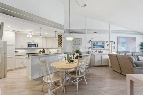 Condo in Saint Petersburg, Florida, 2 bedrooms  № 2149083 - photo 4