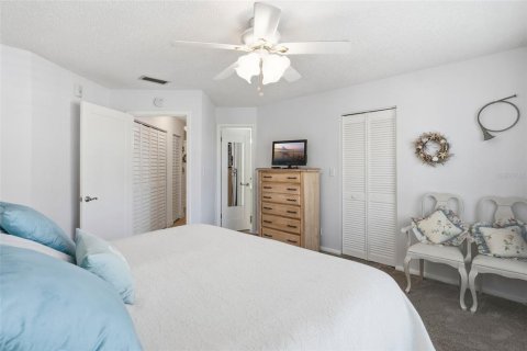 Condo in Saint Petersburg, Florida, 2 bedrooms  № 2149083 - photo 19