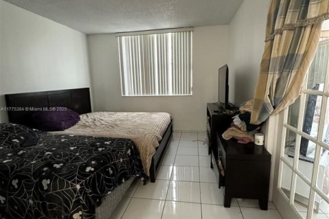 Condominio en venta en Sunny Isles Beach, Florida, 1 dormitorio, 70.79 m2 № 1868202 - foto 15