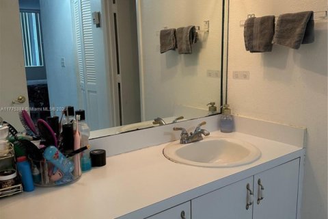 Condominio en venta en Sunny Isles Beach, Florida, 1 dormitorio, 70.79 m2 № 1868202 - foto 16