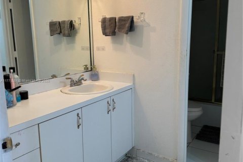 Condominio en venta en Sunny Isles Beach, Florida, 1 dormitorio, 70.79 m2 № 1868202 - foto 19