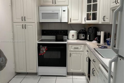 Condominio en venta en Sunny Isles Beach, Florida, 1 dormitorio, 70.79 m2 № 1868202 - foto 18