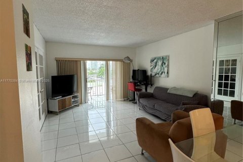 Condominio en venta en Sunny Isles Beach, Florida, 1 dormitorio, 70.79 m2 № 1868202 - foto 6