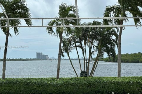 Condominio en venta en Sunny Isles Beach, Florida, 1 dormitorio, 70.79 m2 № 1868202 - foto 26