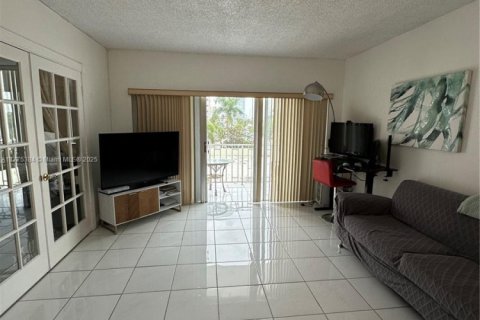 Condominio en venta en Sunny Isles Beach, Florida, 1 dormitorio, 70.79 m2 № 1868202 - foto 5