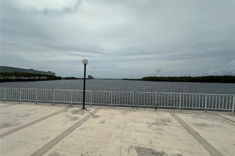 Condominio en venta en Sunny Isles Beach, Florida, 1 dormitorio, 70.79 m2 № 1868202 - foto 22