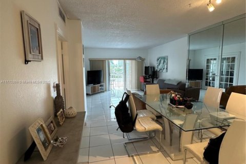 Condominio en venta en Sunny Isles Beach, Florida, 1 dormitorio, 70.79 m2 № 1868202 - foto 7